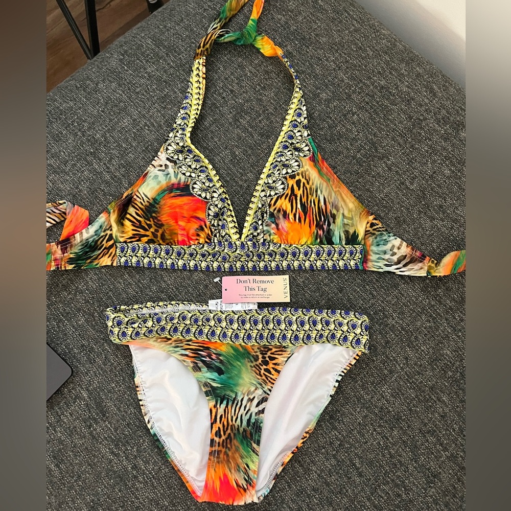 VENUS bikini